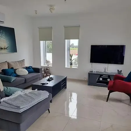 Relax With The Whole Family At Peaceful Location ! Geroskipou